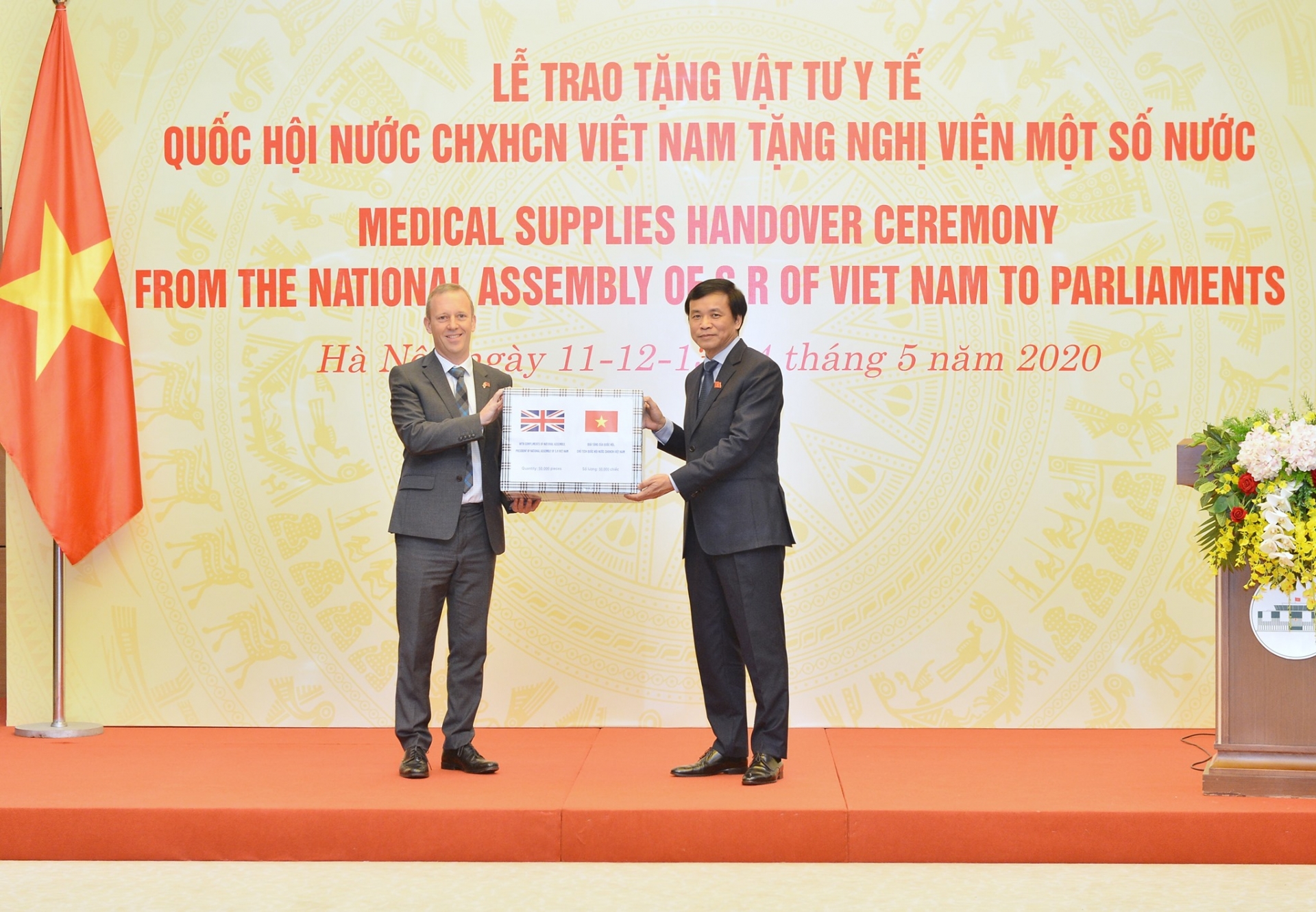Vietnamese NA presents medical supplies to over 30 foreign parliaments vietnamese na presents medical supplies to over 30 foreign parliaments