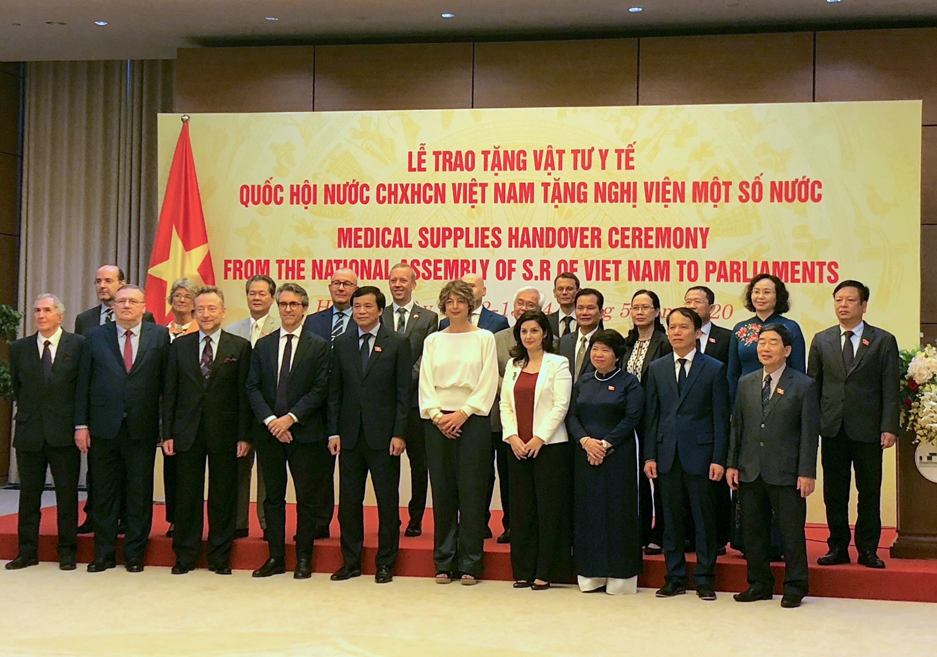 Vietnamese NA presents medical supplies to over 30 foreign parliaments vietnamese na presents medical supplies to over 30 foreign parliaments