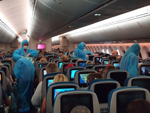 Over 300 Vietnamese citizens return home safely from Europe and Africa over 300 vietnamese citizens return home safely from europe and africa