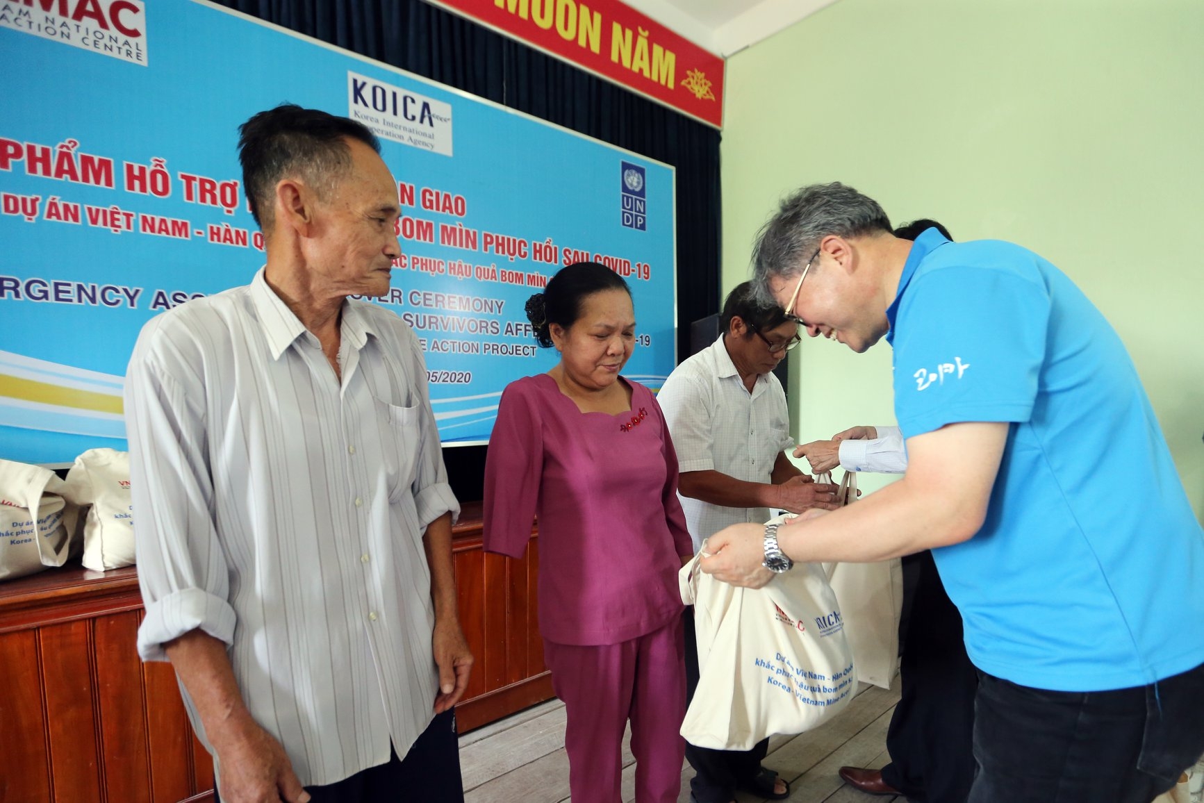 COVID-19 aid packages provided to over 9,100 UXO survivors in Vietnam's two central provinces covid 19 aid packages provided to over 9100 uxo survivors in vietnams two central provinces