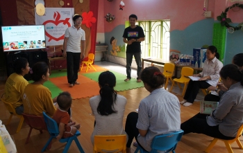 qatar embassy surprises children elderly at hanoi based social sponsored center with gifts