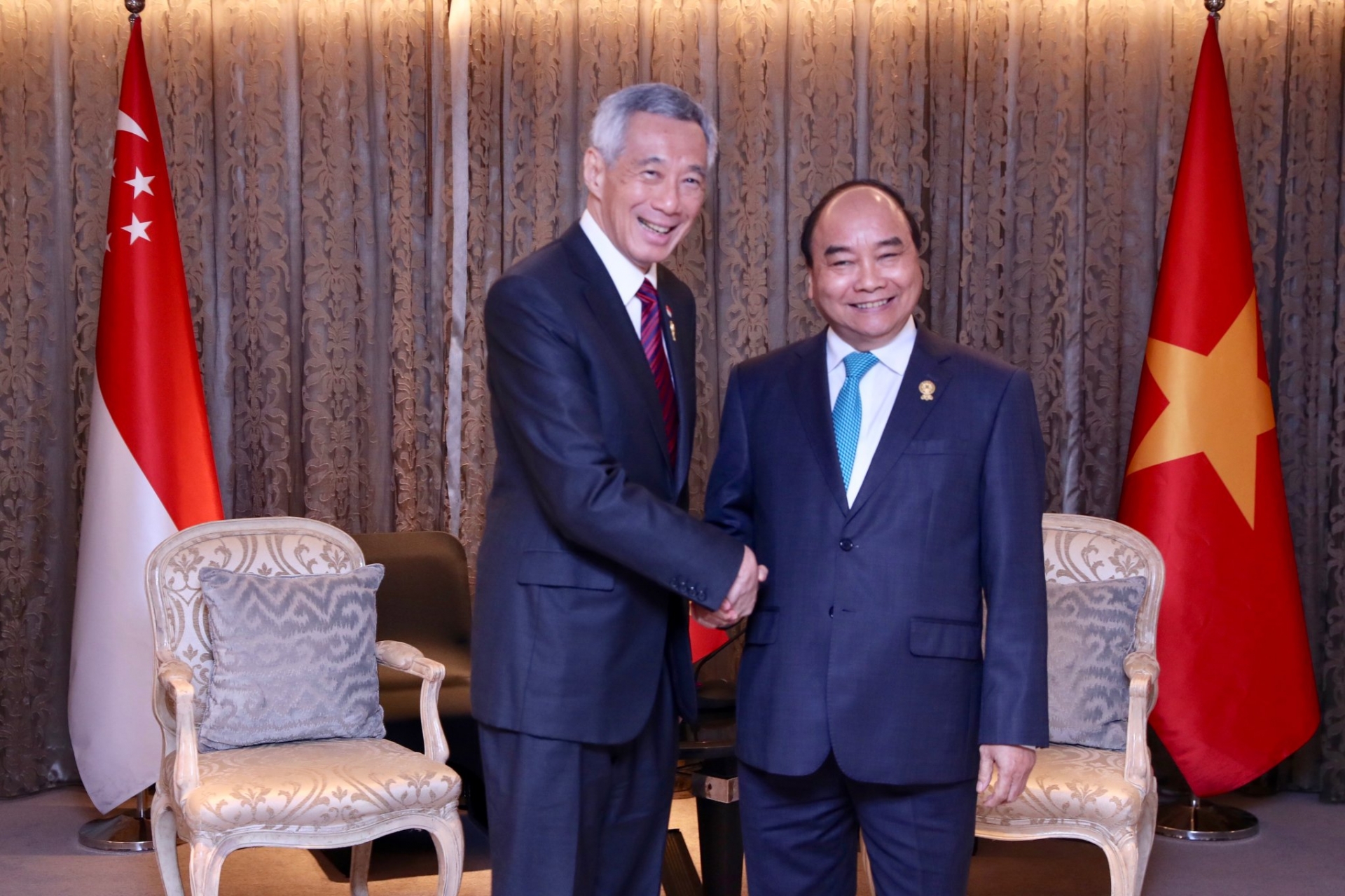 singaporean pm congratulates vietnam on successfully handling covid 19 pandemic