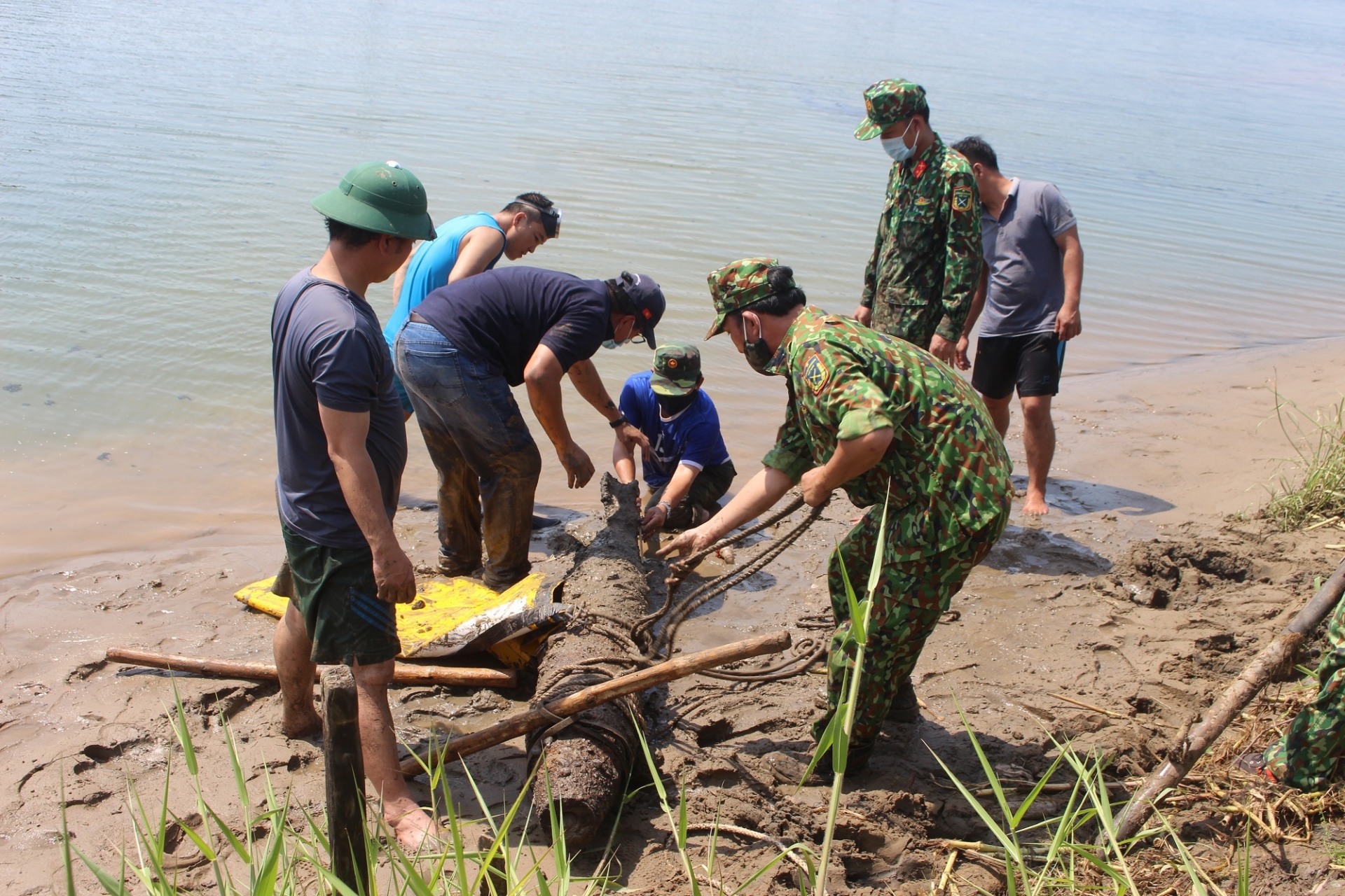 Quang Tri safely handles 250-kg wartime bomb Quang Tri safely handles 250-kg wartime bomb