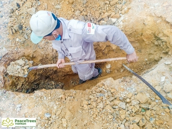 2 huge bombs safely handled in Quang Tri