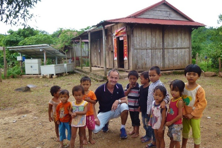 Austrian Man Built Dozens of New Schools: "Because I love Vietnam!" Austrian Man Built Dozens of New Schools: "Because I love Vietnam!"