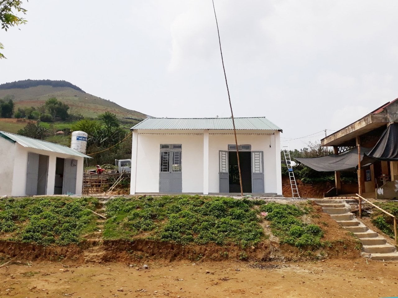 Austrian Man Built Dozens of New Schools: "Because I love Vietnam!" Austrian Man Built Dozens of New Schools: "Because I love Vietnam!"