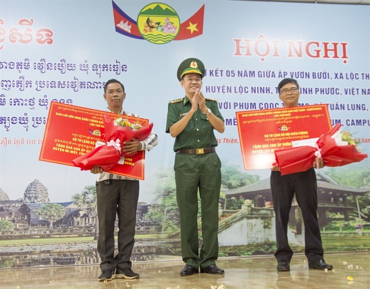 Binh Phuoc Border Residents Foster Cooperation with Cambodian Locality Binh Phuoc Border Residents Foster Cooperation with Cambodian Locality