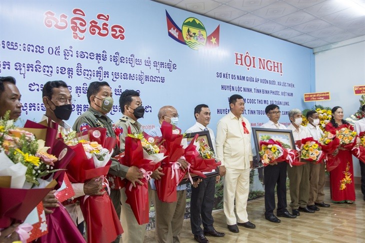 Binh Phuoc Border Residents Foster Cooperation with Cambodian Locality Binh Phuoc Border Residents Foster Cooperation with Cambodian Locality