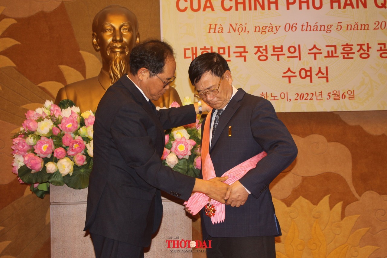 Former Chairman of Parliamentary Friendship Group Honoured with RoK’s Grand Gwanghwa Medal Former Chairman of Parliamentary Friendship Group Honoured with RoK’s Grand Gwanghwa Medal