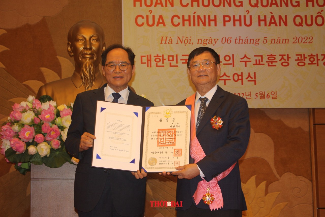 Former Chairman of Parliamentary Friendship Group Honoured with RoK’s Grand Gwanghwa Medal Former Chairman of Parliamentary Friendship Group Honoured with RoK’s Grand Gwanghwa Medal