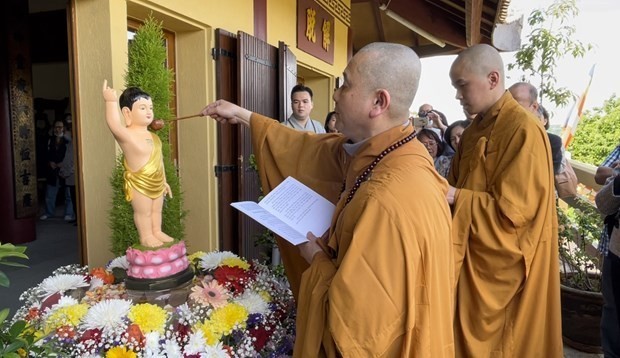 Vietnamese Abroad Celebrate the Buddha’s 2566th Birthday Vietnamese Abroad Celebrate the Buddha’s 2566th Birthday