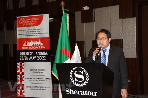 Vietnamese Trade Counselor in Algeria Hoang Duc Nhuan speaks at the event. Photo: VNA Vietnamese Trade Counselor in Algeria Hoang Duc Nhuan speaks at the event. Photo: VNA
