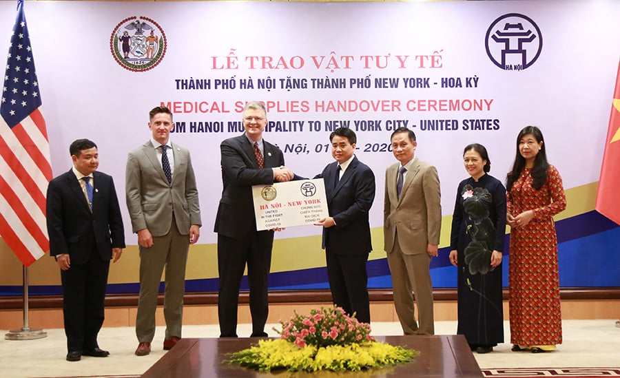 US Ambassador Kritenbrink: Vietnam has been proactive and transparent in Covid-19 information 150000 face masks delivered to new york