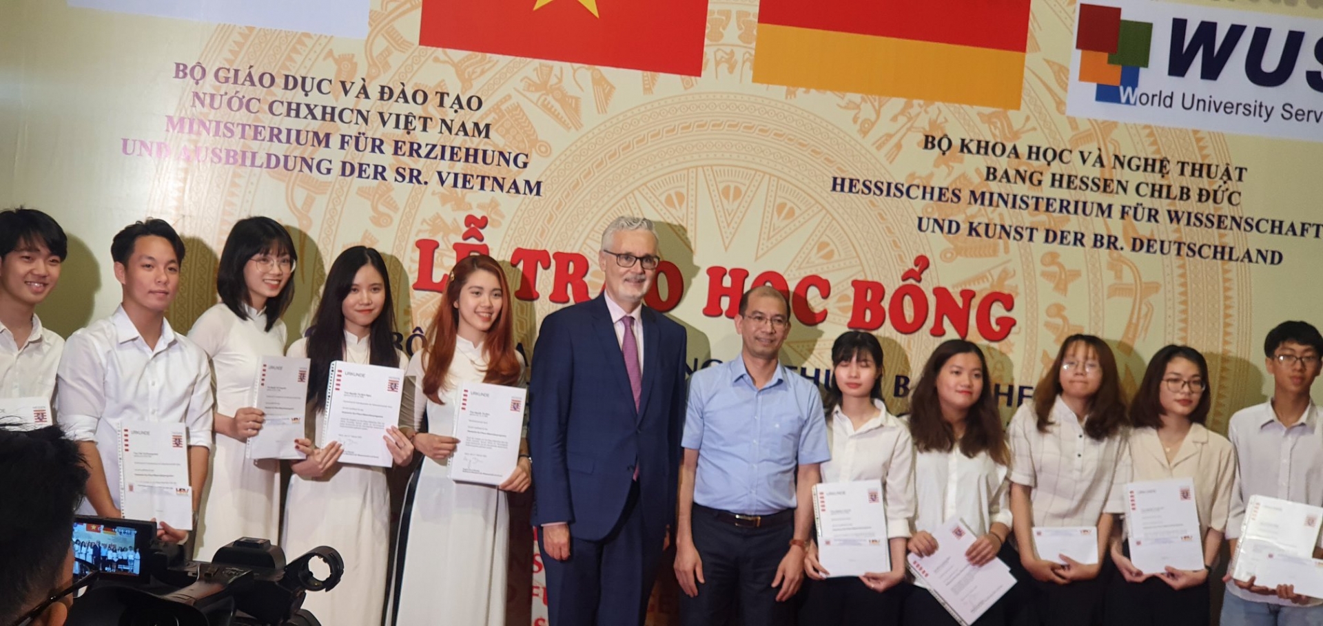 More than 90 outstanding students in Hanoi receive Hessen scholarships more than 90 outstanding students in hanoi receive hessen scholarships