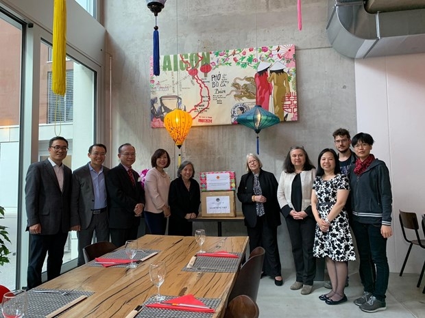 Community in UK received 10 000 masks from State Committee for Overseas Vietnamese community in uk received 10000 masks from state committee for overseas vietnamese