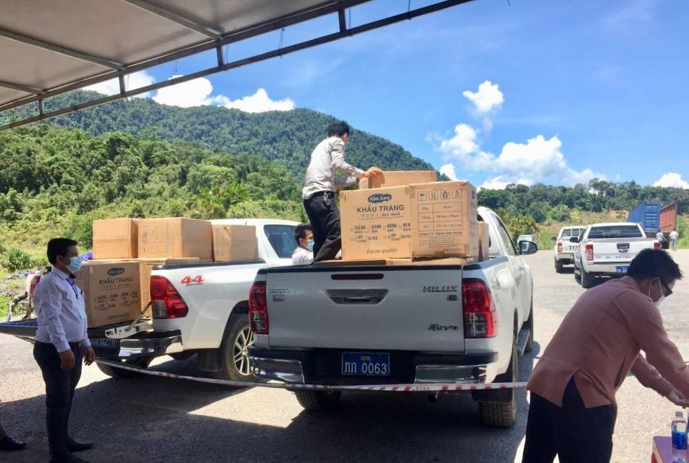 Thua Thien - Hue Friendship Union aids medical supplies to help Lao Sekong and Salavan provinces Thua Thien - Hue Friendship Union aids medical supplies to help Lao Sekong and Salavan provinces