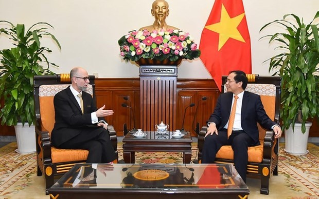 Foreign Minister Receives The New Canadian Ambassador to Vietnam Foreign Minister Receives The New Canadian Ambassador to Vietnam