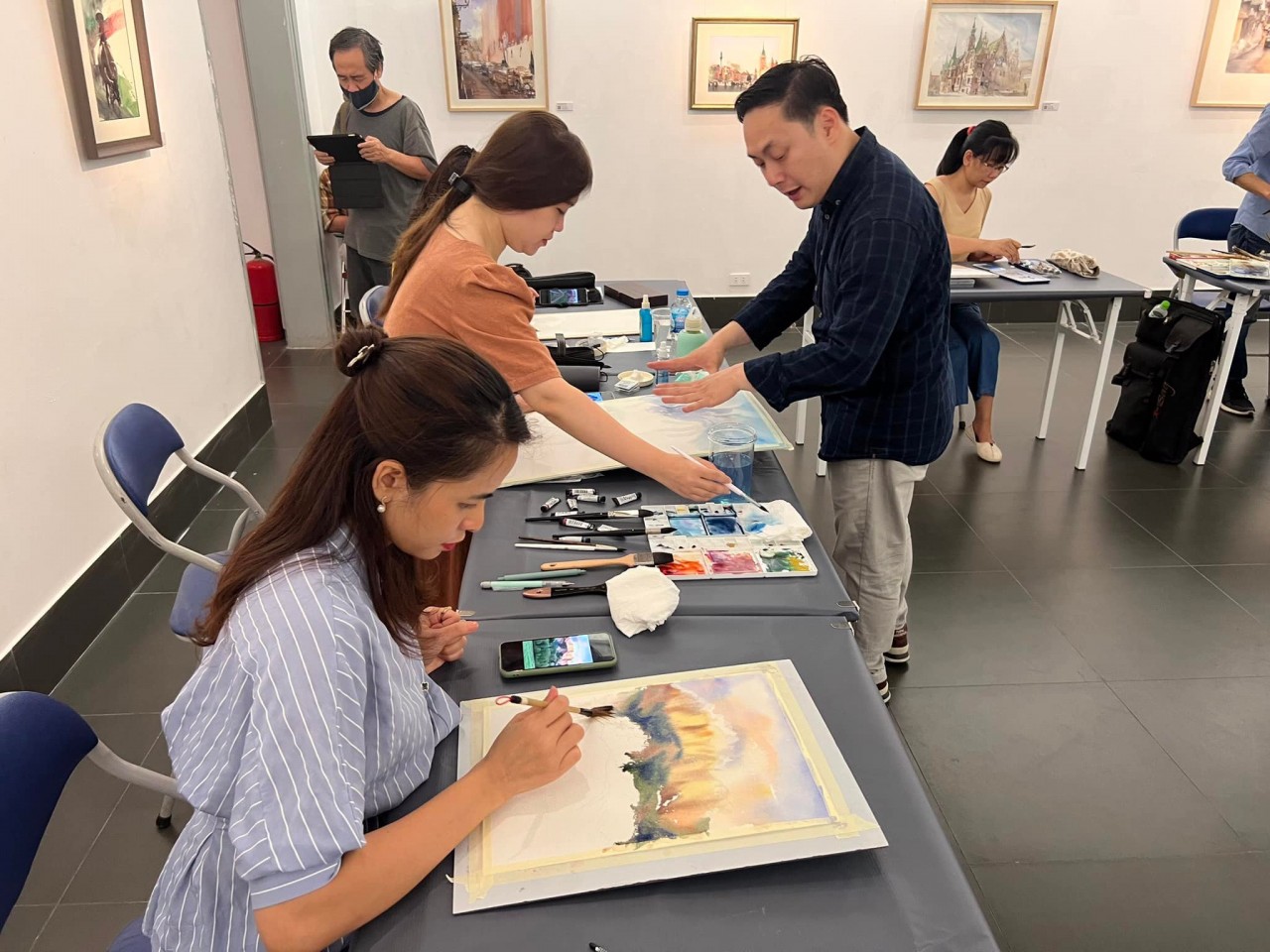 Polish-Vietnamese Painter Shares Experience to Vietnamese Art Lovers Polish-Vietnamese Painter Shares Experience to Vietnamese Art Lovers