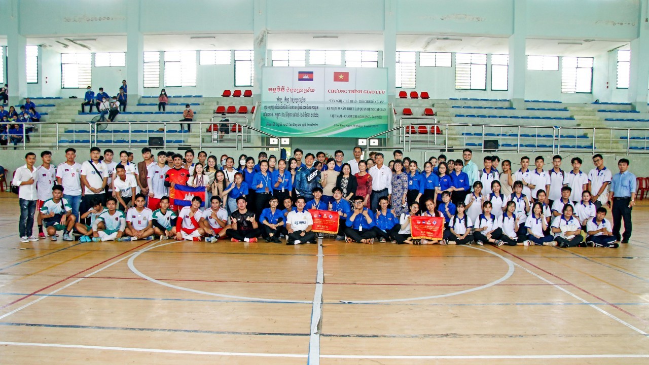 400 Vietnamese, Cambodian Students Exchange in Can Tho 400 Vietnamese, Cambodian Students Exchange in Can Tho