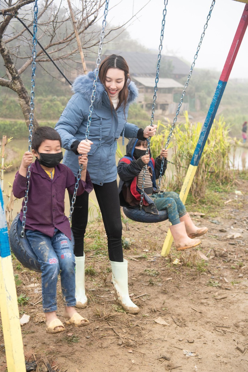 Miss Vietnam Builds Clean Water Wells for Angola's Villages Miss Vietnam Builds Clean Water Wells for Angola's Villages