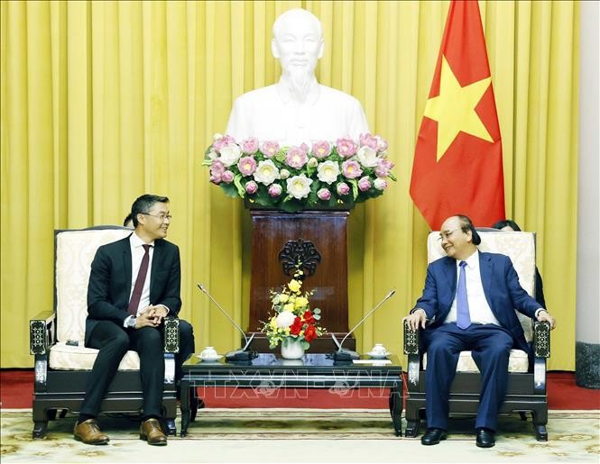 President Nguyen Xuan Phuc (R) receives Honorary Consul of Vietnam in Switzerland Philipp Rosler. Photo: VNA President Nguyen Xuan Phuc (R) receives Honorary Consul of Vietnam in Switzerland Philipp Rosler. Photo: VNA