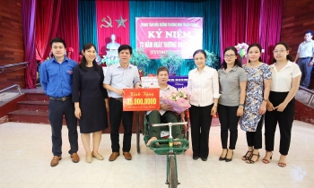 vufo gifts usd 1500 to revolution contributors