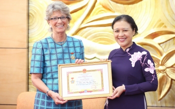 outgoing spanish ambassador honoured with vufos insignia for peace and friendship