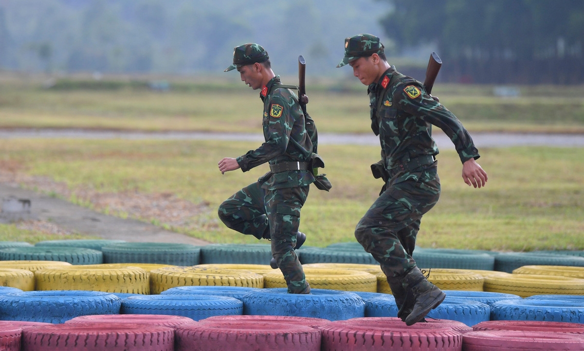 Vietnamese snipers determined and busy preparing for Army Games Vietnamese snipers determined and busy preparing for Army Games
