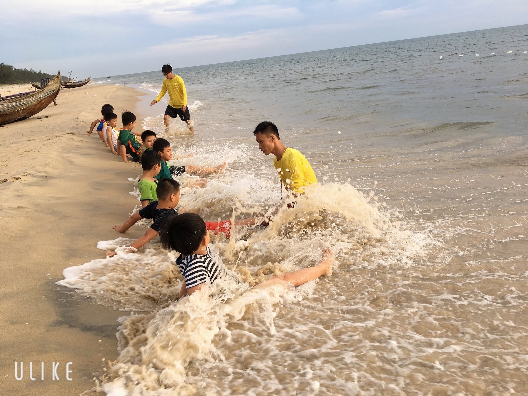 Hue Help Continues "Swimming for Safely" Project For Students in Thua Thien Hue Hue Help Continues "Swimming for Safely" Project For Students in Thua Thien Hue