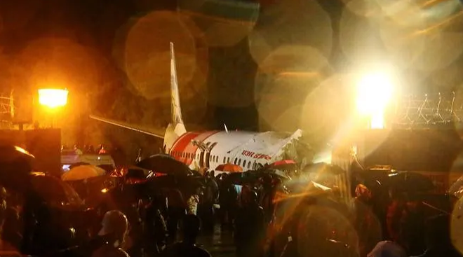 India At least 18 dead when COVID 19 evacuation plane crash lands at airport india at least 18 dead when covid 19 evacuation plane crash lands at airport