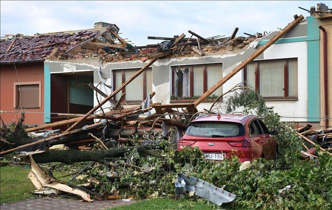 Vietnamese in Czech support locals hit by tornado Vietnamese in Czech support locals hit by tornado