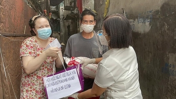 Kindness During Covid Times: Hanoi's Friendship Association Helps Russian Mother of 2