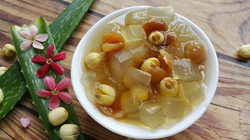 Vietnamese Home Cooking Recipe: Lotus Seed Sweet Soup with Dried Longan Vietnamese Home Cooking Recipe: Lotus Seed Sweet Soup with Dried Longan