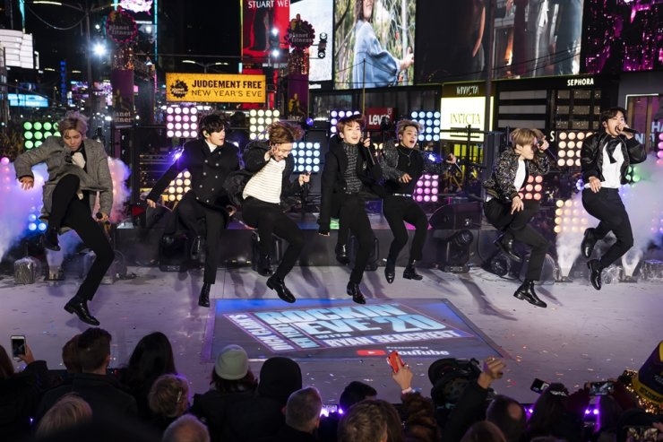BTS' Billboard win to create economic effect worth USD 1.43 billion BTS' Billboard win to create economic effect worth USD 1.43 billion