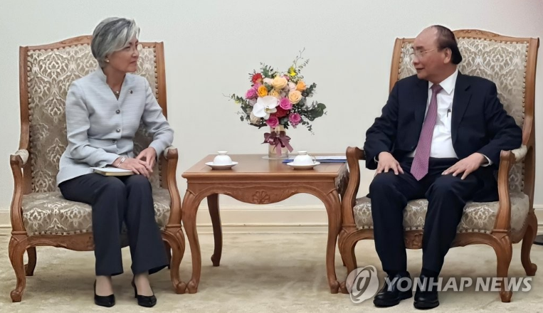 RoK's Foreign Minister hopes Vietnam ease entry restrictions for essential businesspeople RoK's Foreign Minister hopes Vietnam ease entry restrictions for essential businesspeople