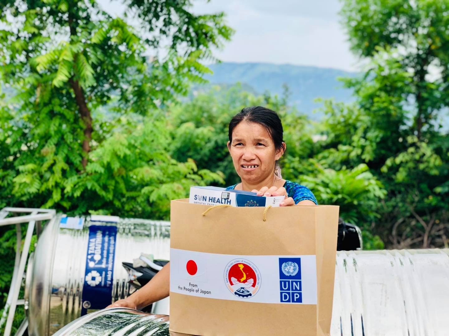 500 poor households in Ninh Thuan receive basic requirements for COVID-19 prevention 500 poor households in Ninh Thuan receive basic requirements for COVID 19 prevention
