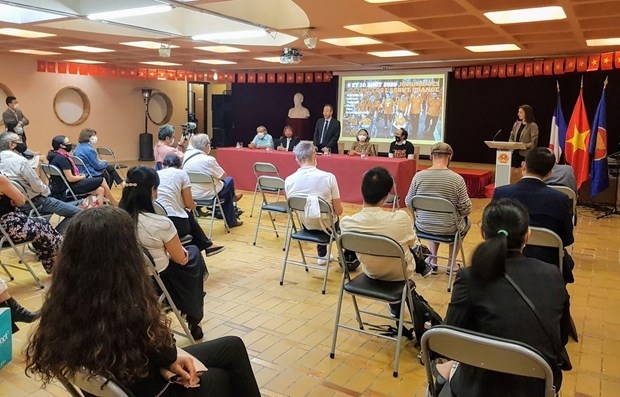 Vietnamese expats, France-based organization raise USD 6,400 for AO victims Vietnamese expats, france based organization raise usd 6,400 for ao victims