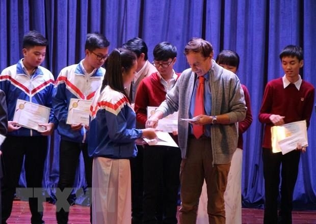 More Vallet scholarships granted to Vietnamese disadvantaged students More odon vallet scholarships granted to vietnamese students