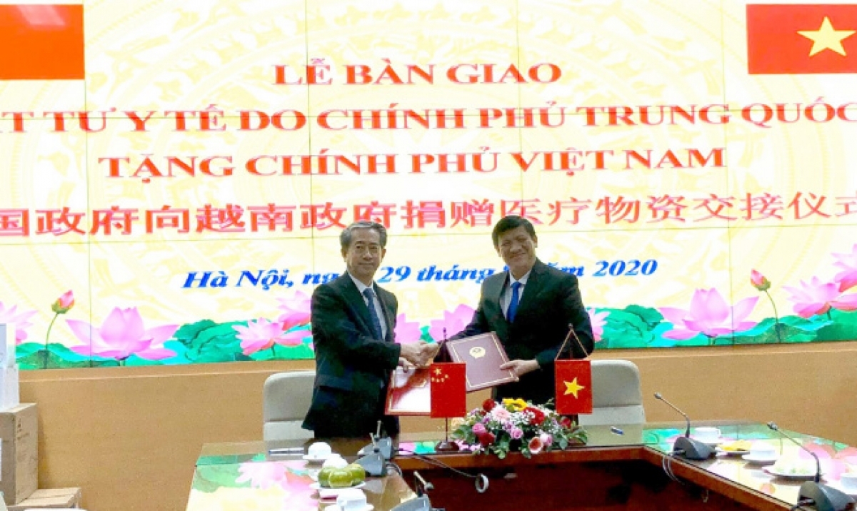 US, China donates ventilators, masks to Vietnam to respond to COVID-19 US, China donates ventilators, masks to Vietnam to respond to COVID 19