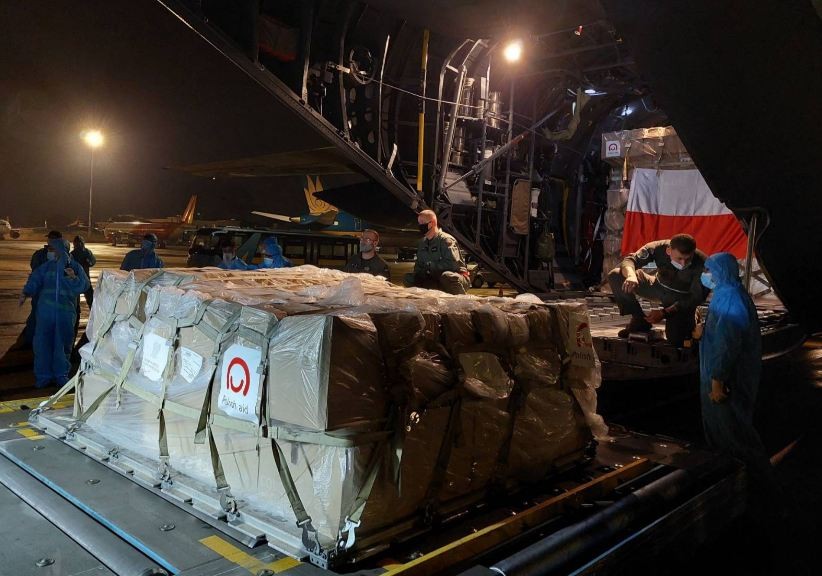 Vietnam receives over 8 tons of Covid-19 aid from Poland Vietnam receives over 8 tons of Covid-19 aid from Poland
