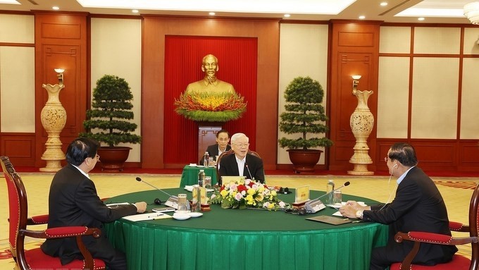 Vietnamese, Cambodian, Lao Top Leaders Hold Trilateral Meeting Vietnamese, Cambodian, Lao Top Leaders Hold Trilateral Meeting