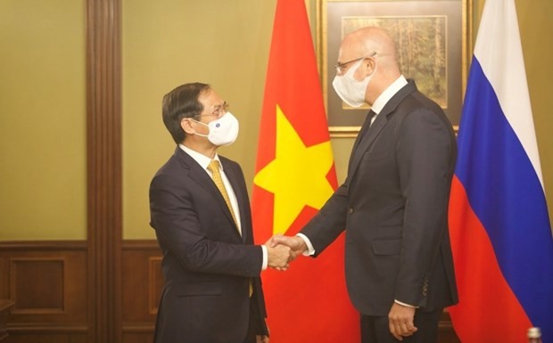 Russian and Da Nang Universities to Boost Student Exchanges