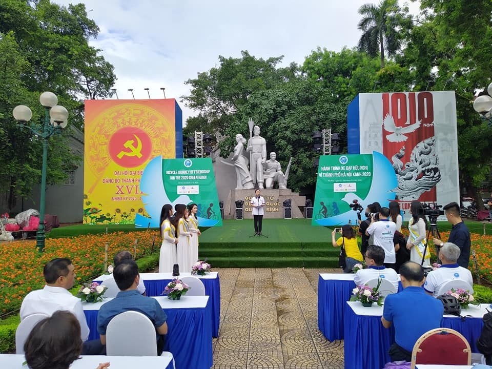 Foreign embassies takes part in friendship cycling journey for green Hanoi city 2020 Foreign embassies takes part in friendship cycling journey for green Hanoi city 2020