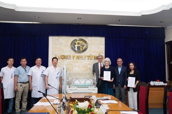 New, high-tech incubator at St. John Hospital to provide extra care for infants New, high tech incubator at St. John Hospital to provide extra care for infants