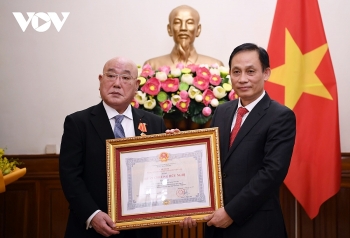 special advisor to japanese pm isao iijima received friendship order