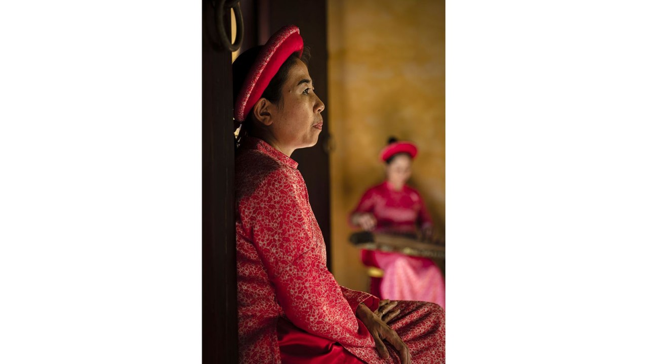 Photo of Hue Woman Recognized at 10th National Geographic Traveller Photography Competition Photo of Hue Woman Recognized at 10th National Geographic Traveller Photography Competition