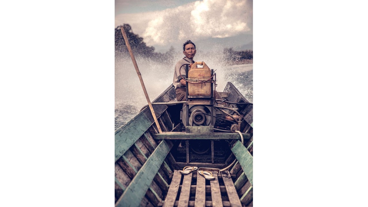 Photo of Hue Woman Recognized at 10th National Geographic Traveller Photography Competition Photo of Hue Woman Recognized at 10th National Geographic Traveller Photography Competition