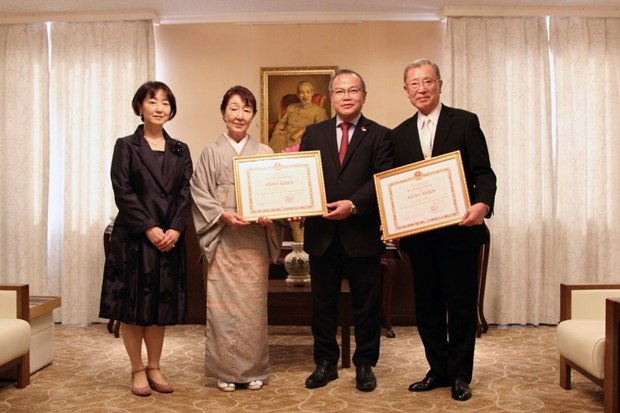 Japanese Art Collector Receives Vietnamese FM’s Certificate of Merit Japanese Art Collector Receives Vietnamese FM’s Certificate of Merit