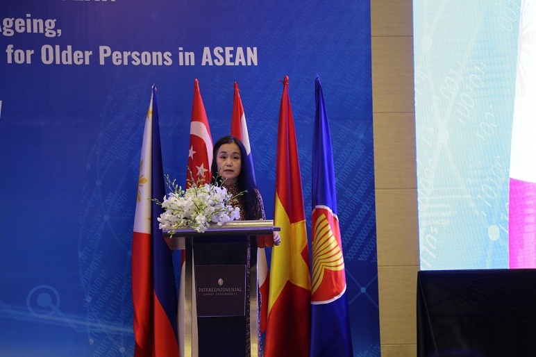 Naomi Kitahara, Representative of Nations Population Fund (UNFPA) in Vietnam, stressed that there is no comprehensive policy that can deal with the population aging issue. Naomi Kitahara, Representative of Nations Population Fund (UNFPA) in Vietnam, stressed that there is no comprehensive policy that can deal with the population aging issue.