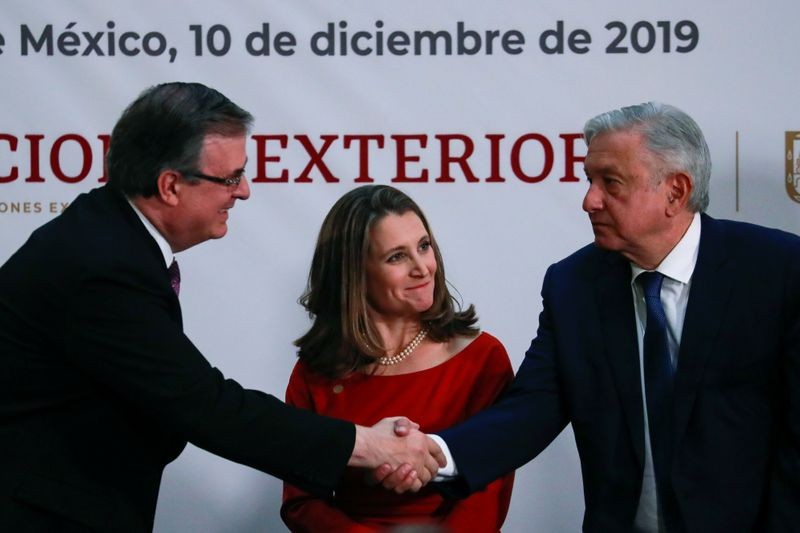 US, Canada and Mexico sign agreement to replace NAFTA us canada and mexico sign agreement to replace nafta